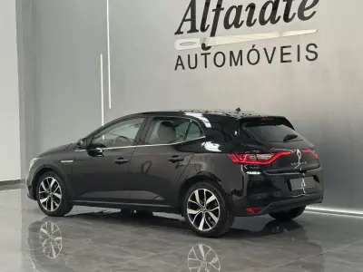 Renault Mégane 2019 - 15990 EUR, 111900 km - 111900km - foto 2 de 28
