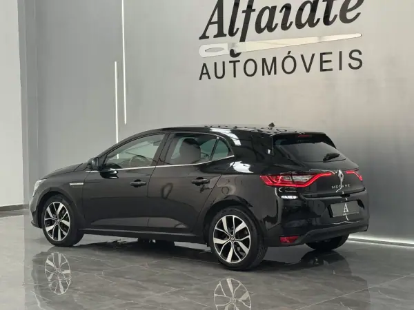 Renault Mégane 2019 - 15990 EUR, 111900 km - 111900km - foto 2 de 28