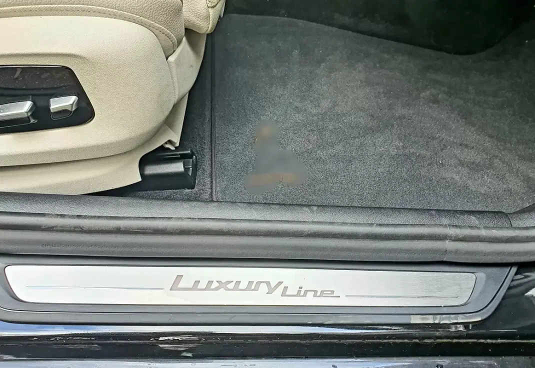 BMW 530e 2019 - 31990 EUR, 7558 km - AUTO.MOTO.pt - 7558km - foto 26 de 27