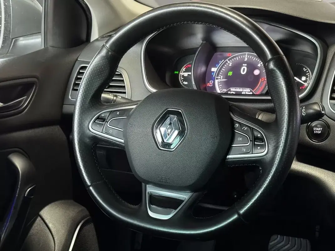 Renault Mégane Sport Tourer 2019 - 15950 EUR, 99000 km - AUTO.MOTO.pt - 99000km - foto 13 de 22