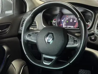 Renault Mégane Sport Tourer 2019 - 15950 EUR, 99000 km - AUTO.MOTO.pt - 99000km - foto 13 de 22