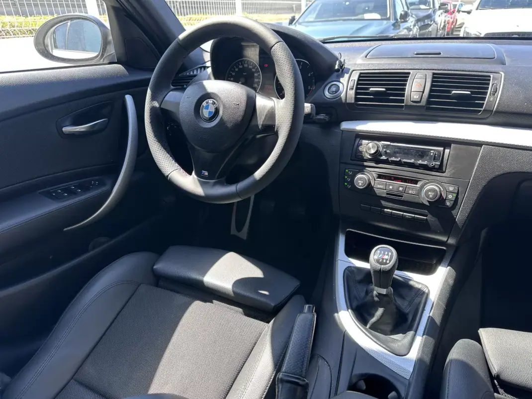 BMW 118 2009 - 9900 EUR, 177000 km - AUTO.MOTO.pt - 177000km - foto 24 de 46