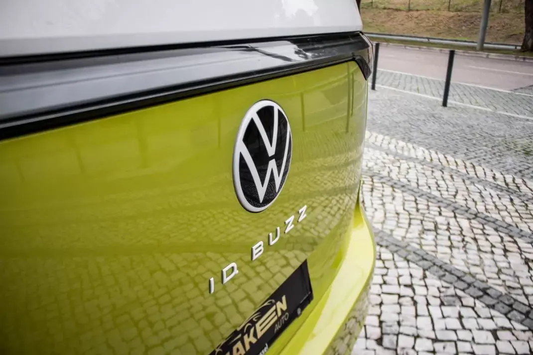 Volkswagen ID.Buzz 2023 - 44500 EUR, 27980 km - AUTO.MOTO.pt - 27980km - foto 10 de 42
