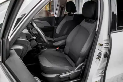 Citroën Grand C4 Spacetourer 2019 - 10750 EUR, 230819 km - AUTO.MOTO.pt - 230819km - foto 24 de 38