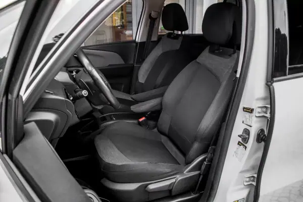 Citroën Grand C4 Spacetourer 2019 - 10750 EUR, 230819 km - AUTO.MOTO.pt - 230819km - foto 24 de 38