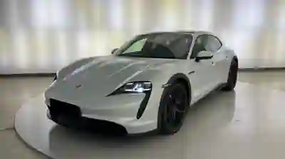 Porsche Taycan 2022 - 39833 EUR, 83000 km - 83000km - foto 4 de 8