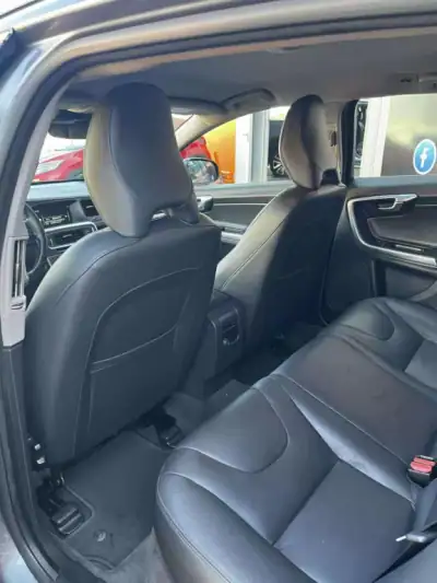 Volvo V60 2015 - 8900 EUR, 318884 km - AUTO.MOTO.pt - 318884km - foto 15 de 16
