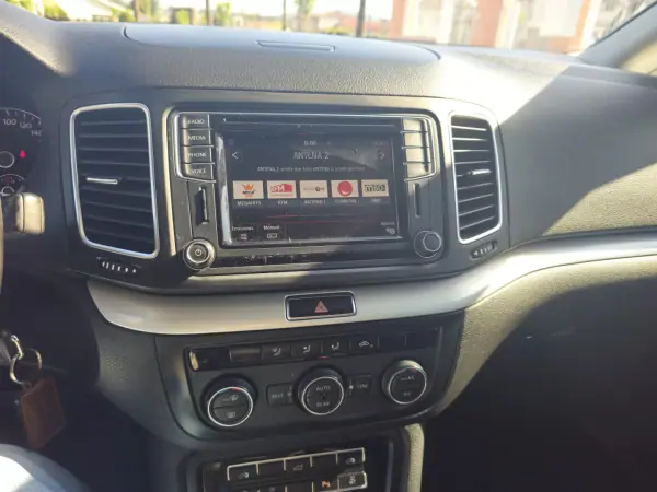 Volkswagen Sharan 2016 - 21500 EUR, 111800 km - AUTO.MOTO.pt - 111800km - foto 8 de 15
