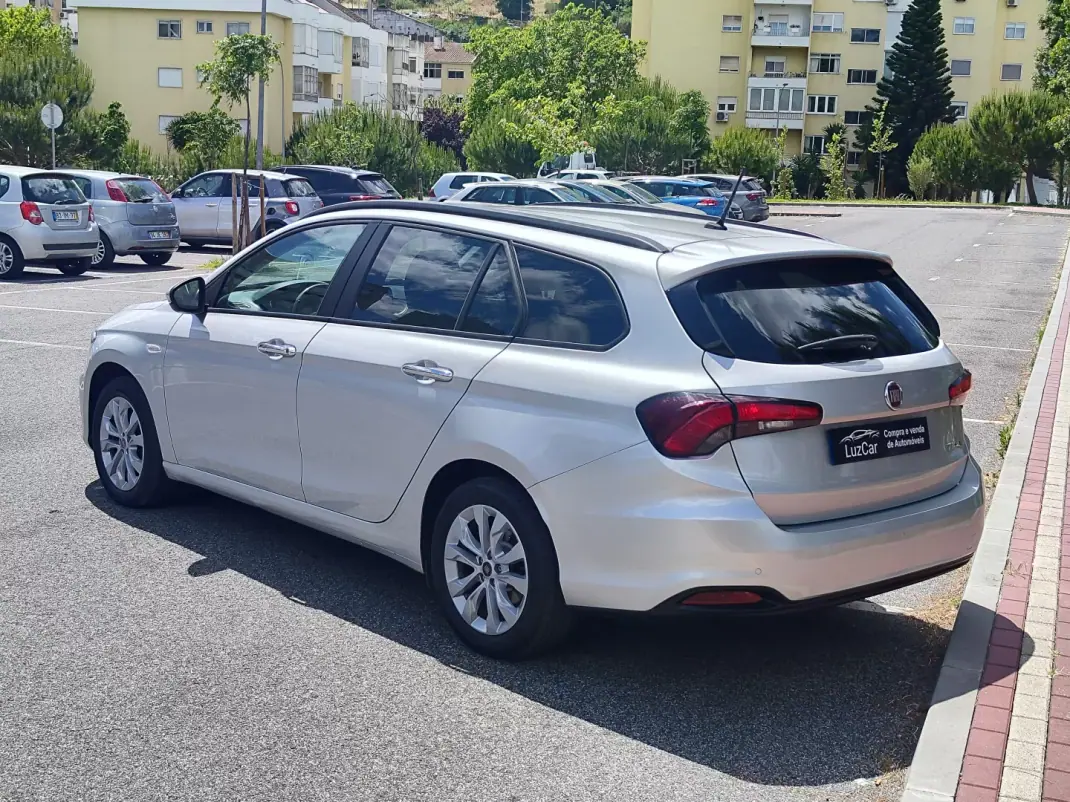 Fiat Tipo Station Wagon 2019 - 10780 EUR, 103800 km - AUTO.MOTO.pt - 103800km - foto 10 de 38