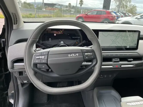 Kia EV3 2024 - 41500 EUR, 11000 km - AUTO.MOTO.pt - 11000km - foto 8 de 18