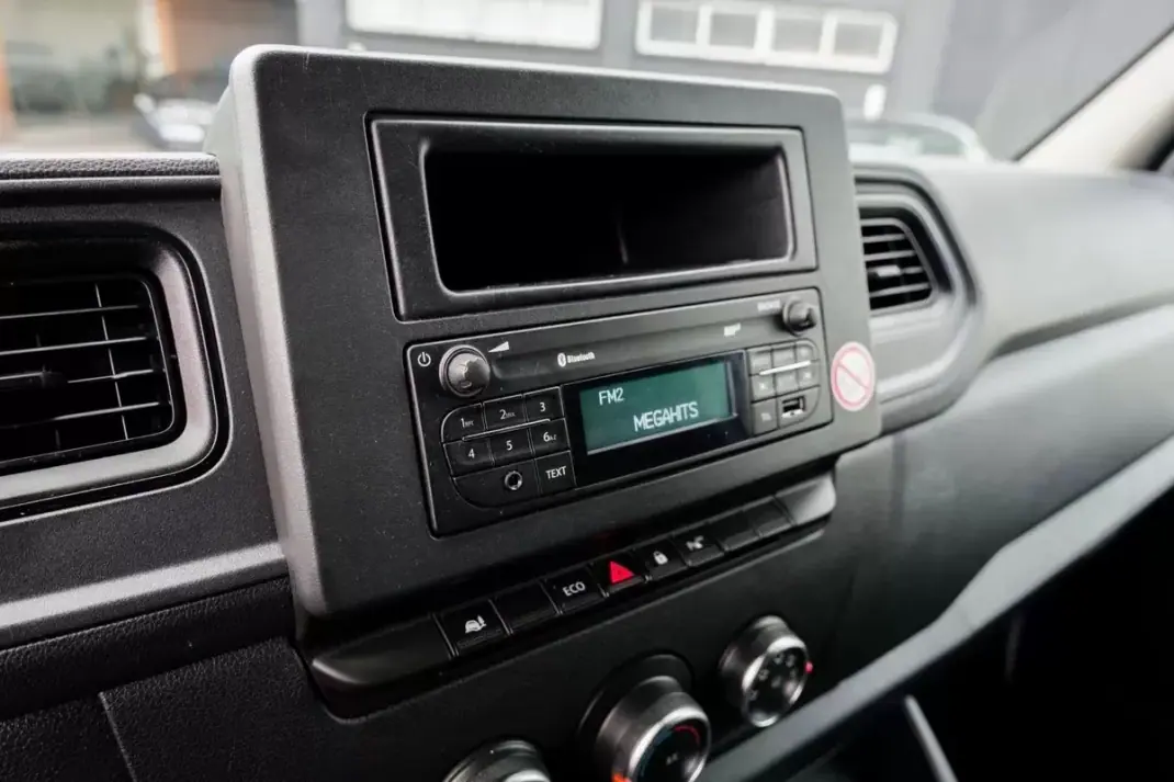 Renault MASTER 2.2DCI CAIXA ABERTA 2023 - 22750 EUR, 166000 km - AUTO.MOTO.pt - 166000km - foto 9 de 20