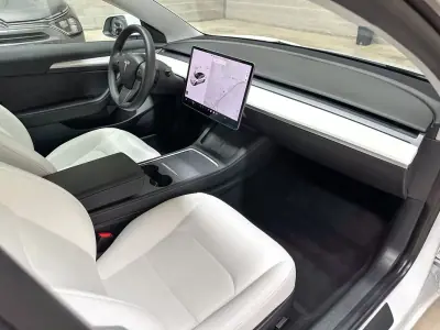 Tesla Model 3 2021 - 27950 EUR, 49088 km - AUTO.MOTO.pt - 49088km - foto 2 de 59