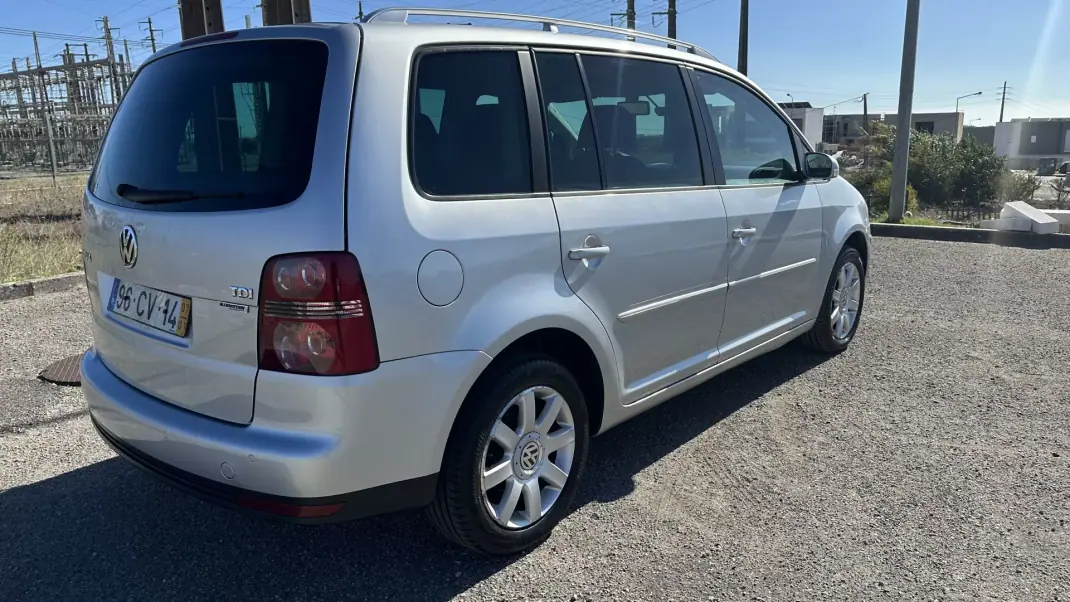 Volkswagen Touran 2007 - 6900 EUR, 315000 km - 315000km - foto 6 de 27