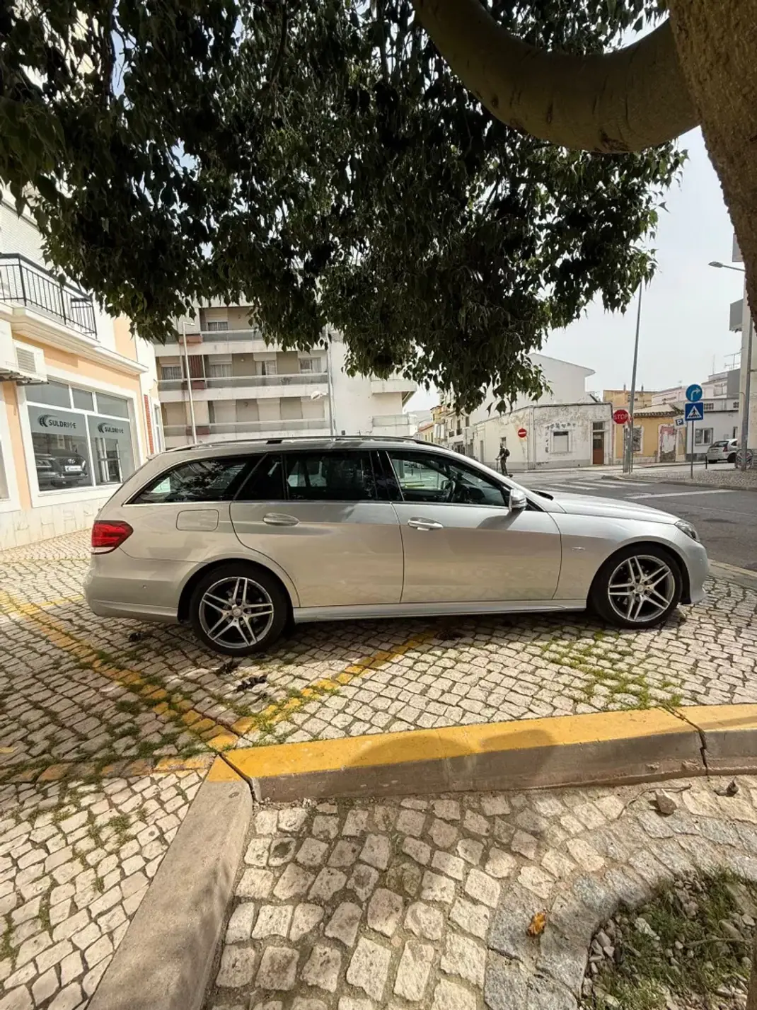 Mercedes-Benz E 250 2016 - 23000 EUR, 192000 km - AUTO.MOTO.pt - 192000km - foto 4 de 15