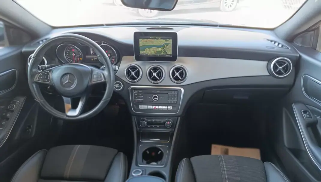 Mercedes-Benz CLA 220 2017 - 26900 EUR, 106416 km - AUTO.MOTO.pt - 106416km - foto 13 de 23
