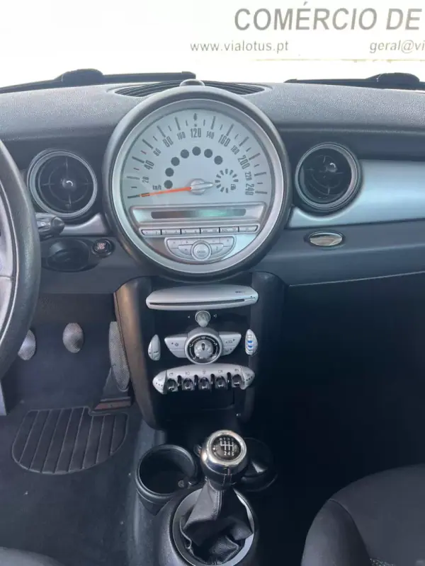 MINI One 2008 - 5500 EUR, 174000 km - AUTO.MOTO.pt - 174000km - foto 12 de 13