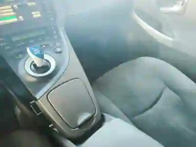 Toyota Prius 2009 - 10700 EUR, 156000 km - AUTO.MOTO.pt - 156000km - foto 9 de 11