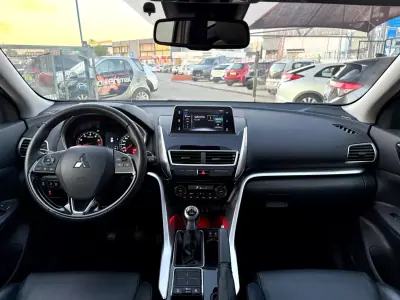 Mitsubishi Eclipse Cross 2019 - 21750 EUR, 89000 km - AUTO.MOTO.pt - 89000km - foto 7 de 24
