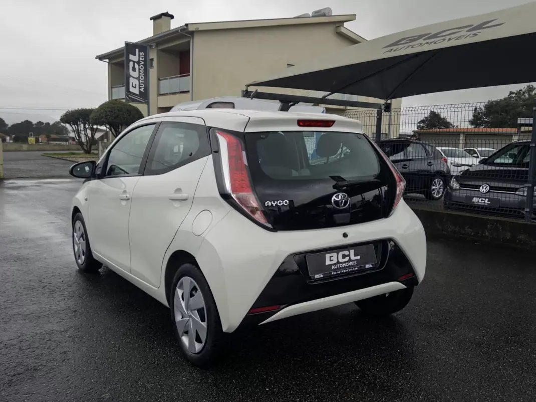 Toyota Aygo 2018 - 9990 EUR, 90000 km - AUTO.MOTO.pt - 90000km - foto 8 de 28