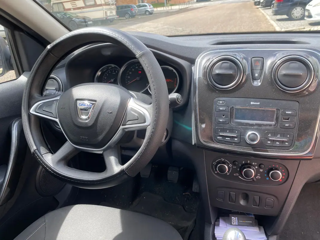 Dacia Sandero 2020 - 8500 EUR, 86000 km - 86000km - foto 6 de 10