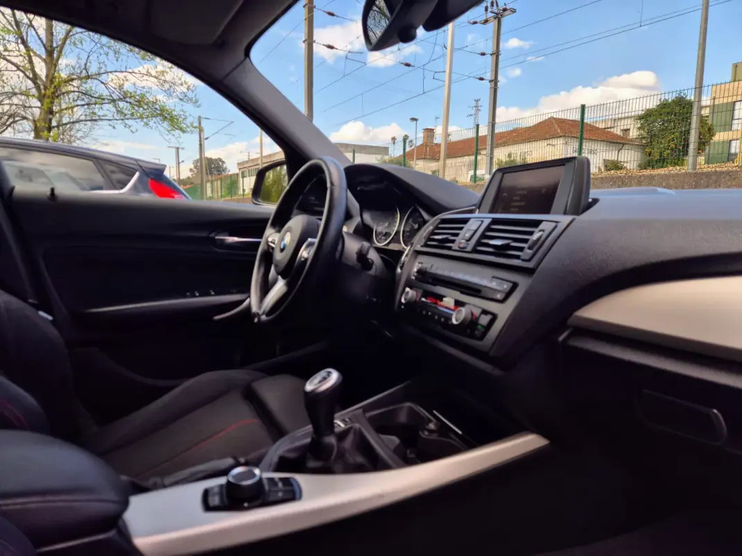 BMW 116 2013 - 11000 EUR, 260000 km - AUTO.MOTO.pt - 260000km - foto 17 de 25