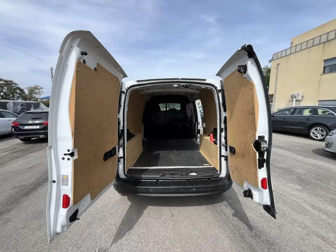 Renault Kangoo 1.5 DCi Maxi 2021 - 13250 EUR, 125000 km - AUTO.MOTO.pt - 125000km - foto 28 de 39