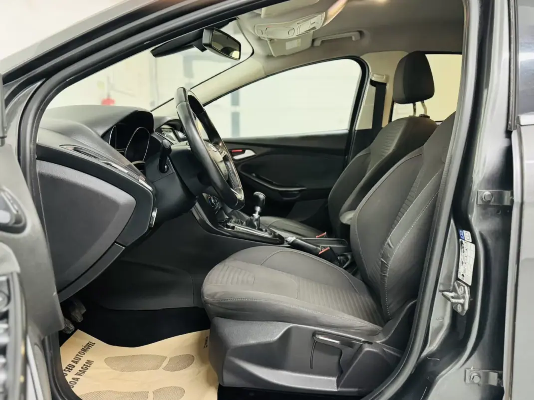 Ford Focus 2015 - 9750 EUR, 182000 km - AUTO.MOTO.pt - 182000km - foto 20 de 49