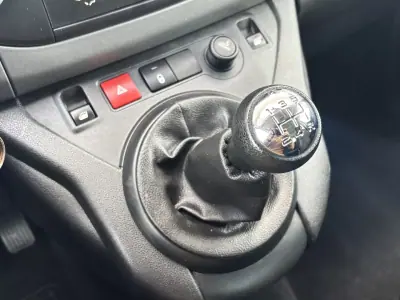 Peugeot Partner 2018 - 14900 EUR, 140000 km - AUTO.MOTO.pt - 140000km - foto 34 de 37