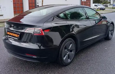Tesla Model 3 2022 - 25990 EUR, 105900 km - AUTO.MOTO.pt - 105900km - foto 6 de 16