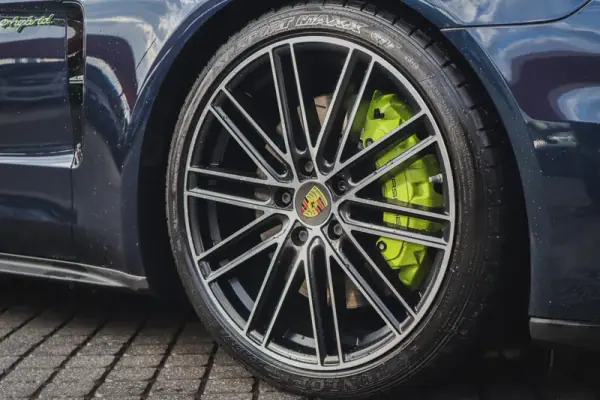 Porsche Panamera Sport Turismo 2019 - 67480 EUR, 97640 km - AUTO.MOTO.pt - 97640km - foto 19 de 71