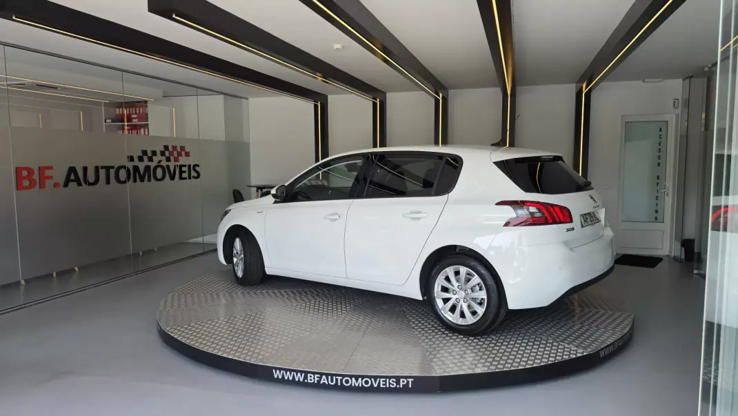 Peugeot 308 2021 - 9500 EUR, 224621 km - 224621km - foto 3 de 59