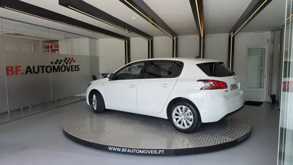 Peugeot 308 2021 - 9500 EUR, 224621 km - 224621km - foto 3 de 59