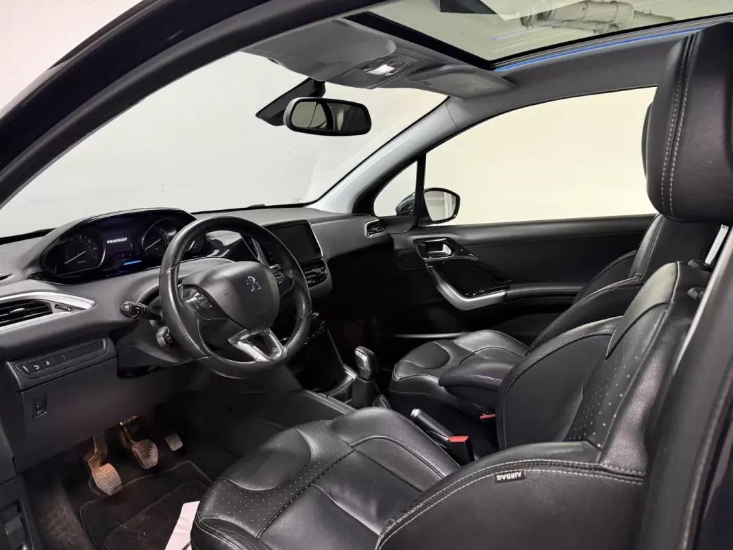 Peugeot 208 2012 - 6500 EUR, 236500 km - AUTO.MOTO.pt - 236500km - foto 3 de 21