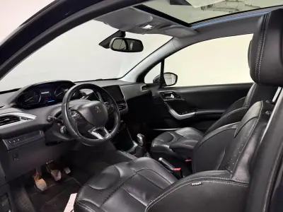 Peugeot 208 2012 - 6500 EUR, 236500 km - AUTO.MOTO.pt - 236500km - foto 3 de 21