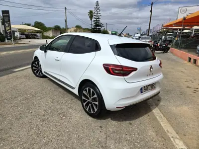 Renault Clio 2021 - 16950 EUR, 67876 km - AUTO.MOTO.pt - 67876km - foto 4 de 10