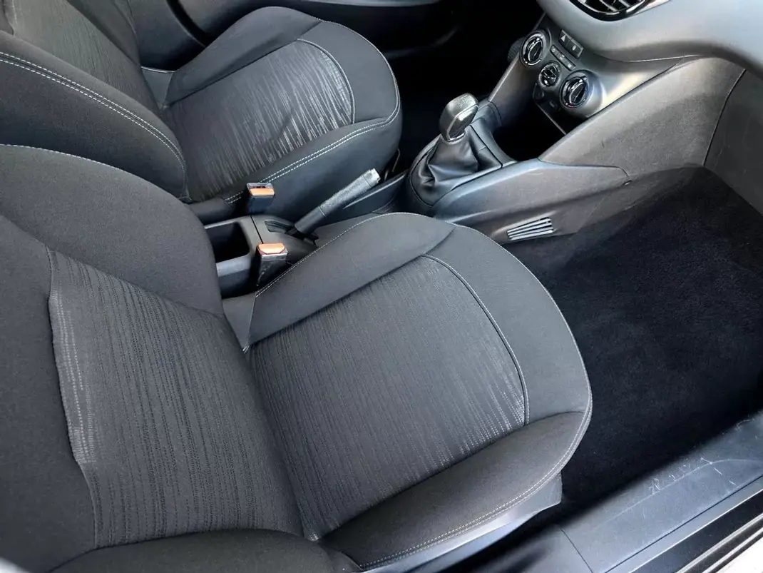 Peugeot 208 2012 - 7500 EUR, 137000 km - AUTO.MOTO.pt - 137000km - foto 20 de 25