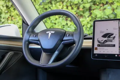 Tesla Model Y 2023 - 36900 EUR, 90000 km - 90000km - foto 11 de 20