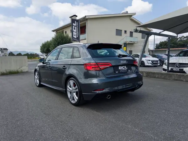 Audi A3 Sportback 2017 - 18990 EUR, 164000 km - AUTO.MOTO.pt - 164000km - foto 5 de 33