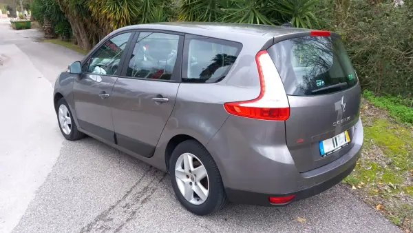 Renault Grand Scénic 2016 - 9800 EUR, 192830 km - AUTO.MOTO.pt - 192830km - foto 3 de 14