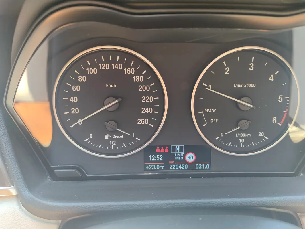 BMW X1 2016 - 15000 EUR, 220000 km - AUTO.MOTO.pt - 220000km - foto 13 de 15