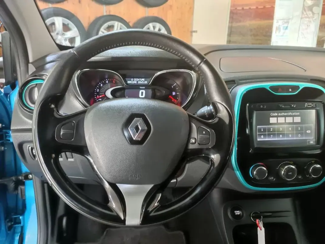 Renault Captur 2016 - 13800 EUR, 159000 km - AUTO.MOTO.pt - 159000km - foto 8 de 12