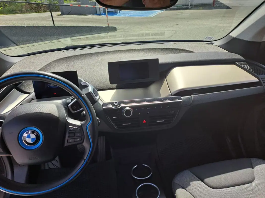 BMW i3 2019 - 28500 EUR, 89000 km - AUTO.MOTO.pt - 89000km - foto 11 de 45