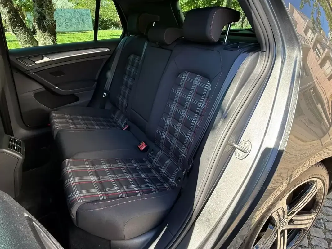 Volkswagen Golf 2019 - 28590 EUR, 102700 km - AUTO.MOTO.pt - 102700km - foto 10 de 38