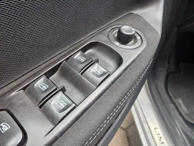 Renault Zoe 2019 - 7850 EUR, 130850 km - AUTO.MOTO.pt - 130850km - foto 5 de 22