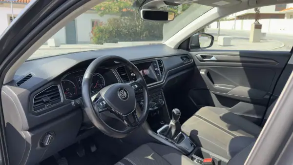 Volkswagen T-Roc 2019 - 16000 EUR, 195000 km - AUTO.MOTO.pt - 195000km - foto 3 de 26
