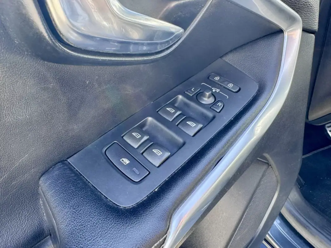 Volvo V40 2014 - 12500 EUR, 191000 km - AUTO.MOTO.pt - 191000km - foto 6 de 25