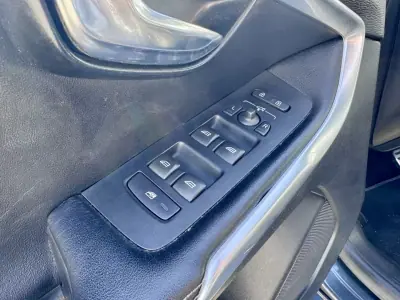 Volvo V40 2014 - 12500 EUR, 191000 km - AUTO.MOTO.pt - 191000km - foto 6 de 25