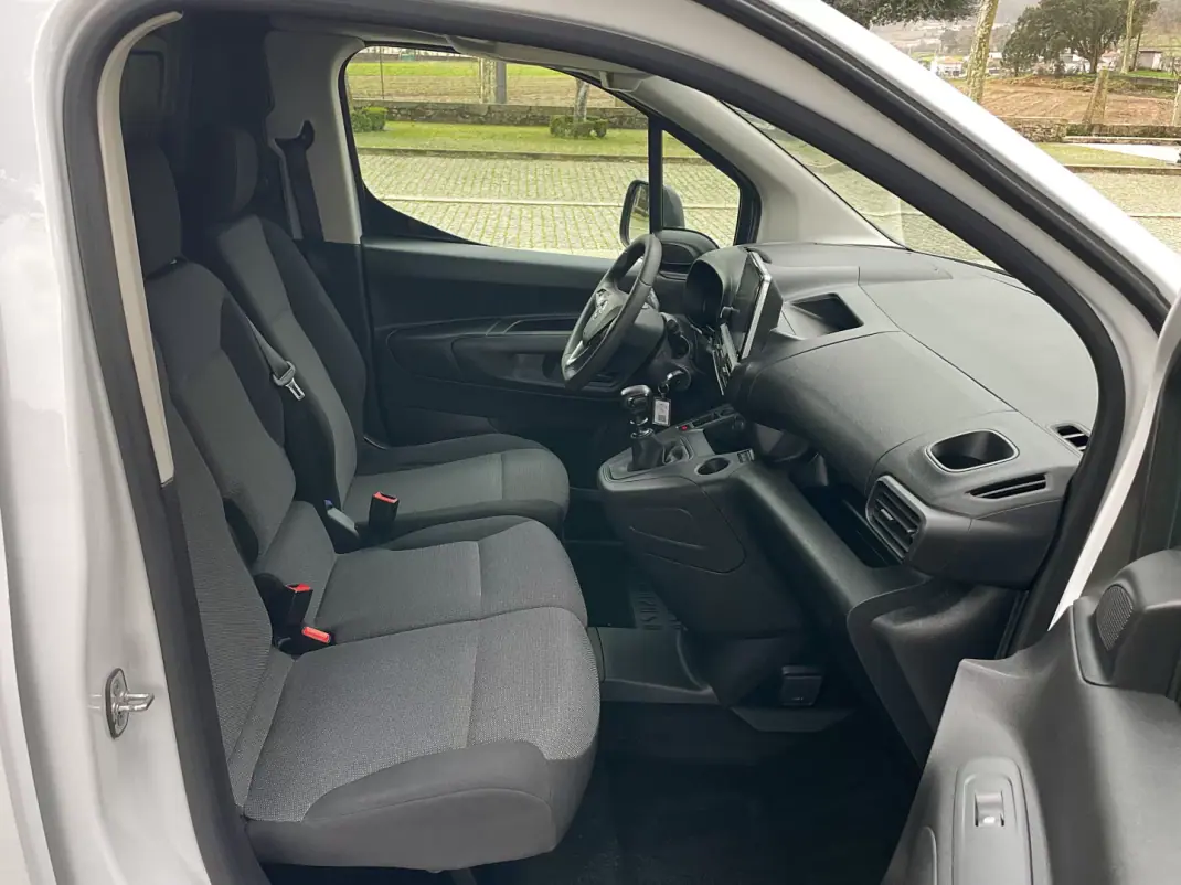 Opel Combo 2022 - 14450 EUR, 90000 km - AUTO.MOTO.pt - 90000km - foto 19 de 37