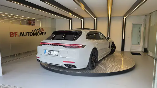 Porsche Panamera Sport Turismo 2024 - 119900 EUR, 45564 km - AUTO.MOTO.pt - 45564km - foto 18 de 63