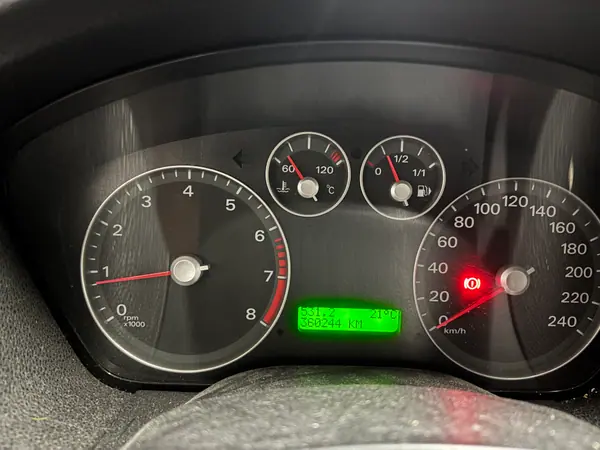Ford Focus SW 2005 - 2200 EUR, 362000 km - AUTO.MOTO.pt - 362000km - foto 10 de 14